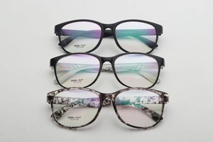 Close-up of TR90-1147 round glasses frames in black, transparent and tortoiseshell patterns