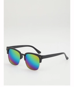 Détail de lunettes de soleil enfant demi-cerclées avec verres miroir arc-en-ciel et or