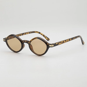 Retro geometrische zonnebril in schildpadmontuur met amberkleurige lenzen en goud