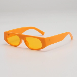 Petites lunettes de soleil carrées rétro avec monture orange et verres jaunes clairs