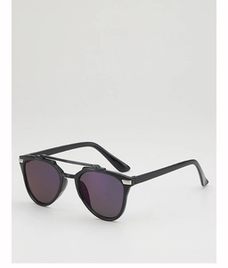 Detail of black pilot kids sunglasses with purple lenses and silver metal hinges
