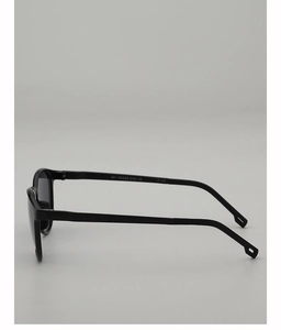 Détail de la branche de lunettes noire avec spécifications de taille blanches K-1013 C1-1