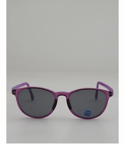Vue de face détaillée de lunettes de soleil pour enfants avec monture violette transparente
