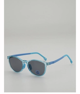 Détail de lunettes de soleil enfant bleu clair avec verres gris et branches bicolores