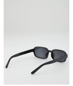 Vue détaillée de la monture de lunettes de soleil rétro carrée et du numéro de modèle WF12102