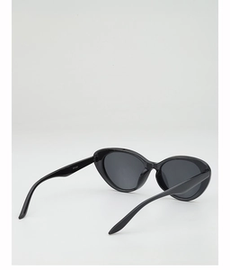 Vue de dessus des lunettes de soleil œil-de-chat noires WF1261 avec des verres foncés