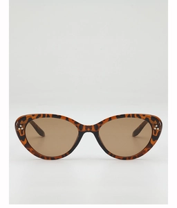 Vue de face de lunettes de soleil œil-de-chat léopard avec détails argentés et verres bruns