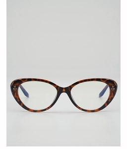 Gros plan sur des lunettes œil-de-chat rétro avec monture écaille et rivets métalliques
