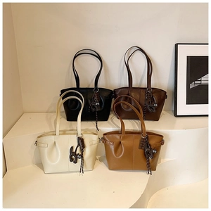 Women PU Leather Tote Bag Pleated Design Large Capacity Shoulder Bag Retro Commuter Handbag With Cute Cat Charm