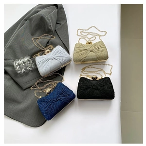 Pochette De Soirée Élégante Pour Femmes En Tissu Plissé Scintillant Avec Fermoir Boule En Strass Et Chaîne Dorée Amovible
