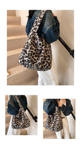Vues détaillées d'un sac cabas en peluche léopard montrant la texture et les angles de portée