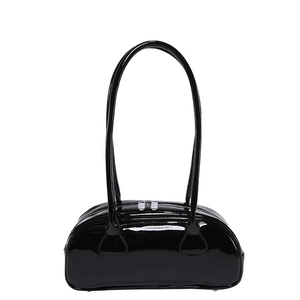Sac à main minimaliste en cuir verni noir avec finition brillante et fermeture éclair argent