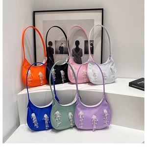 Borsa Hobo In Nylon Da Donna Con Nappine Di Perle Borsa A Spalla Chic Mezzaluna Borsa Sottobraccio Frangia Borsa Da Pendolare Alla Moda Elegante