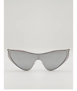 Vue de face de lunettes de soleil futuristes argentées avec revêtement miroir métallique