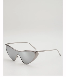 Gros plan sur des lunettes de soleil futuristes miroir argenté avec monture métal