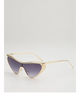 Détail de lunettes de soleil œil-de-chat dorées avec verres dégradés violets et style futuriste