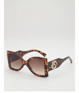 Close-up of tortoise shell frame and golden S-logo hinge detail on square sunglasses