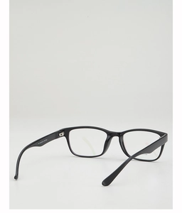 Détail de la monture de lunettes carrée en TR90 avec le modèle TR-1130 gravé