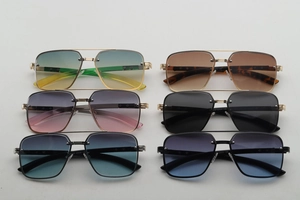 Six lunettes de soleil aviateur sans monture avec double pont métallique en divers coloris