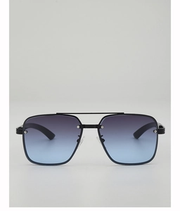 Détail de verres dégradés bleus avec rivets argentés et lunettes à double pont en métal