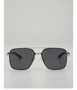 Détail de lunettes aviateur sans monture avec double pont doré et verres noirs