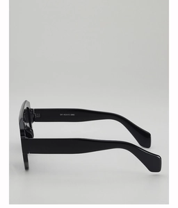 Vue latérale détaillée des lunettes de soleil à monture noire épaisse avec branche profilée