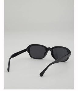 Détail de la monture noire de lunettes de soleil avec spécifications du modèle ZX3337