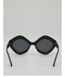 Vue arrière des lunettes de soleil noires à monture épaisse au design géométrique