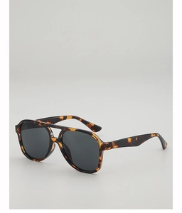 Detailed side view of tortoise shell pilot sunglasses with double bridge and wide temples