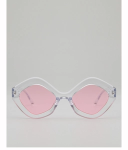 Vue de face de lunettes de soleil géométriques transparentes avec verres teintés roses