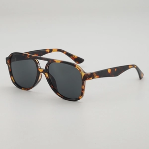 Retro tortoise shell aviator sunglasses with double bridge frame and dark grey lenses
