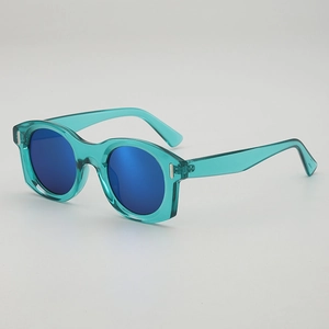 Lunettes de soleil œil-de-chat bleu sarcelle translucide avec verres miroir bleus