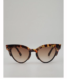 Close-up of retro cat-eye sunglasses featuring tortoiseshell frames and brown gradient lenses