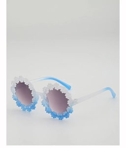 Detailed side view of daisy-shaped kids sunglasses with blue ombre frames and floral decor