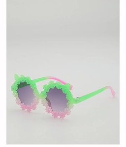 Detail of floral daisy pattern on cat-ear gradient frame children sunglasses