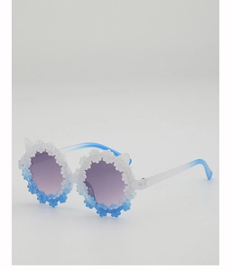 Detail of child sun glasses with daisy flower decor and cat ear frame in gradient blue