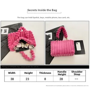 Size chart and capacity detail for striped faux fur tote bag with dimensions in cm