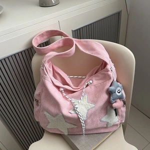 Sac bandoulière en velours côtelé rose avec patchs étoiles et cordon de serrage