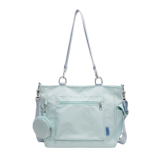 Borsa tote in nylon celeste con tasche multiple e piccolo borsellino tondo staccabile