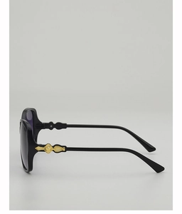 Detailansicht der schwarzen Oversize-Sonnenbrille mit goldenen floralen Verzierungen