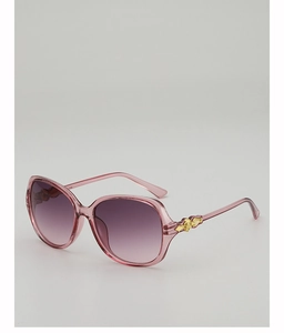 Detail einer rosa Harz-Sonnenbrille mit goldenem Bogen-Metallornament am Brillenbügel