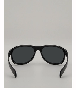 Vue arrière de lunettes de soleil de sport noires montrant les branches ergonomiques