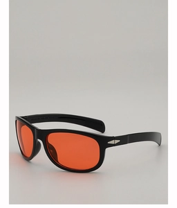 Vue détaillée des grandes lunettes de soleil cyclistes avec monture noire et verres