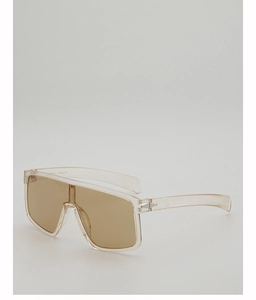 Détail des verres teintés monobloc et de la monture transparente des lunettes de sport