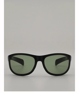 Vue détaillée de lunettes de cyclisme stylées avec monture noire et verres foncés