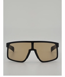 Détail de lunettes de soleil cyclisme oversize avec monture noire et verres marrons