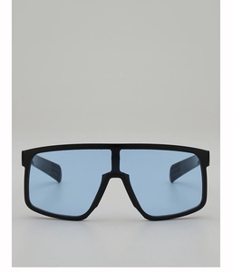 Gros plan de lunettes de soleil de cyclisme vintage avec monture noire et verres bleu clair