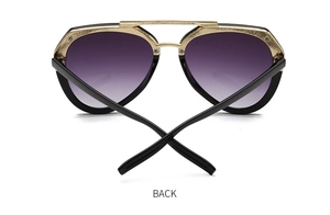 Vue macro des verres dégradés violets et détails métalliques dorés sur les lunettes