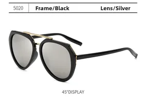 Vue détaillée de lunettes aviateur avec monture noire et verres miroir argent