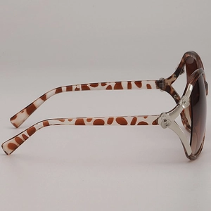 Oversized women sunglasses with leopard print temples and silver floral detail decorations